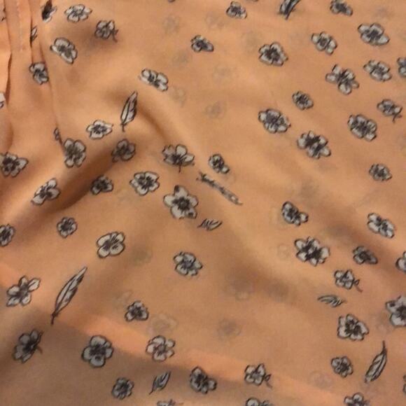 Torrid Brand Women's 00 Peach Floral Bubble Hem Chiffon Blouse Button Front - Picture 3 of 6